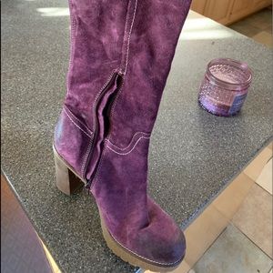 Gorgeous suede boots